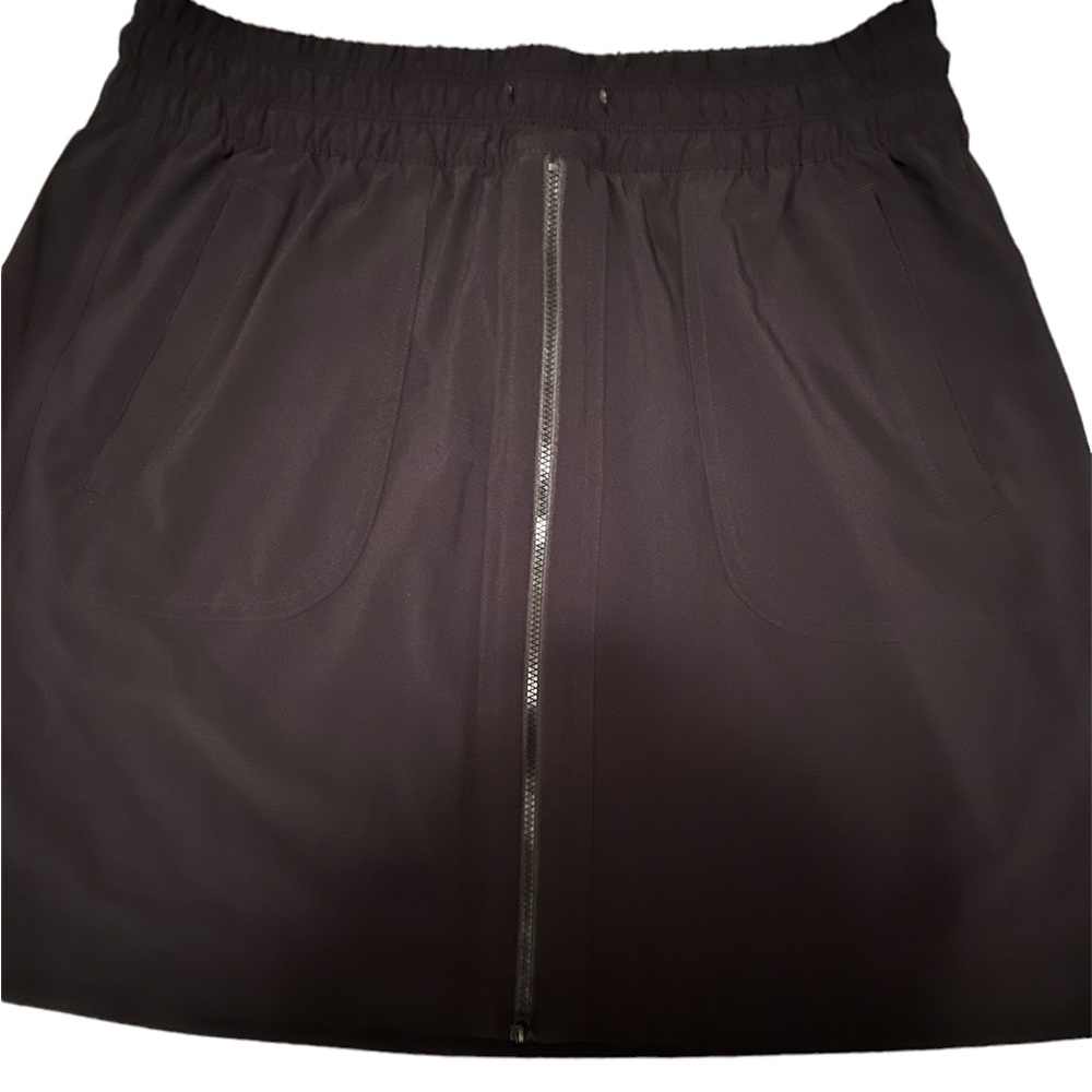 Athleta Expedition Zip Front skirt